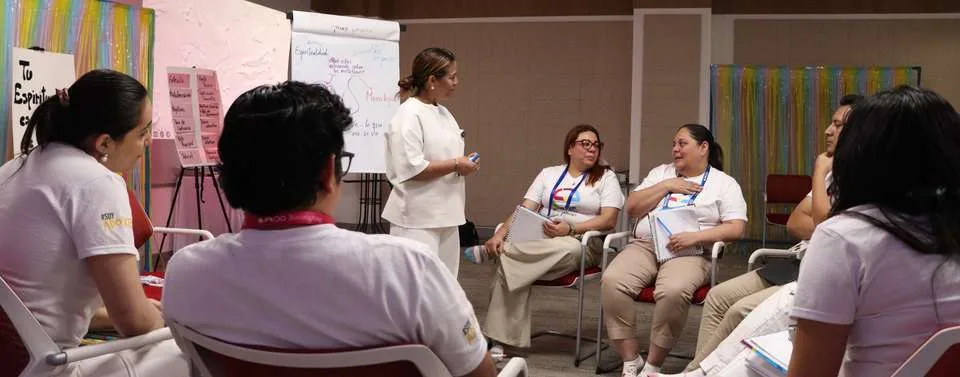 Participantes en un taller de Escuela Empresarial